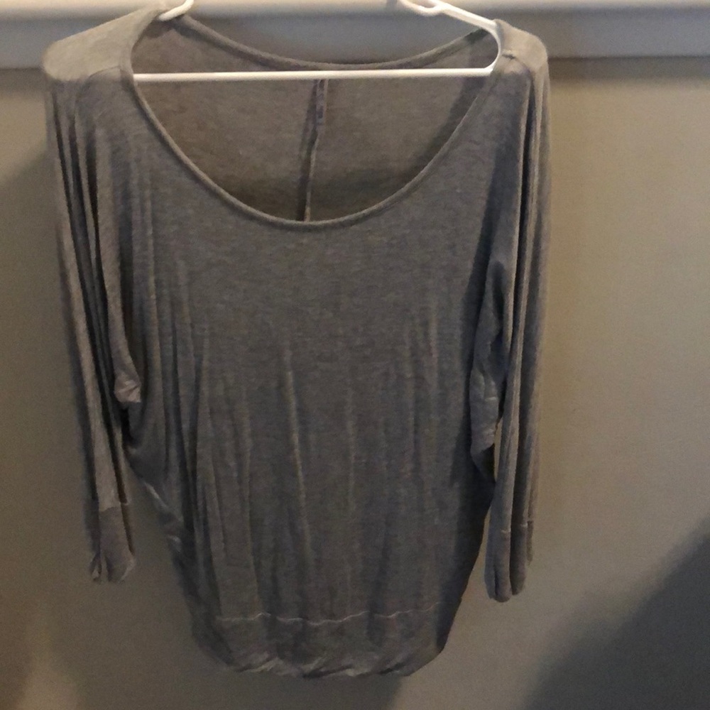 3 quarter length sleeve scoop neck